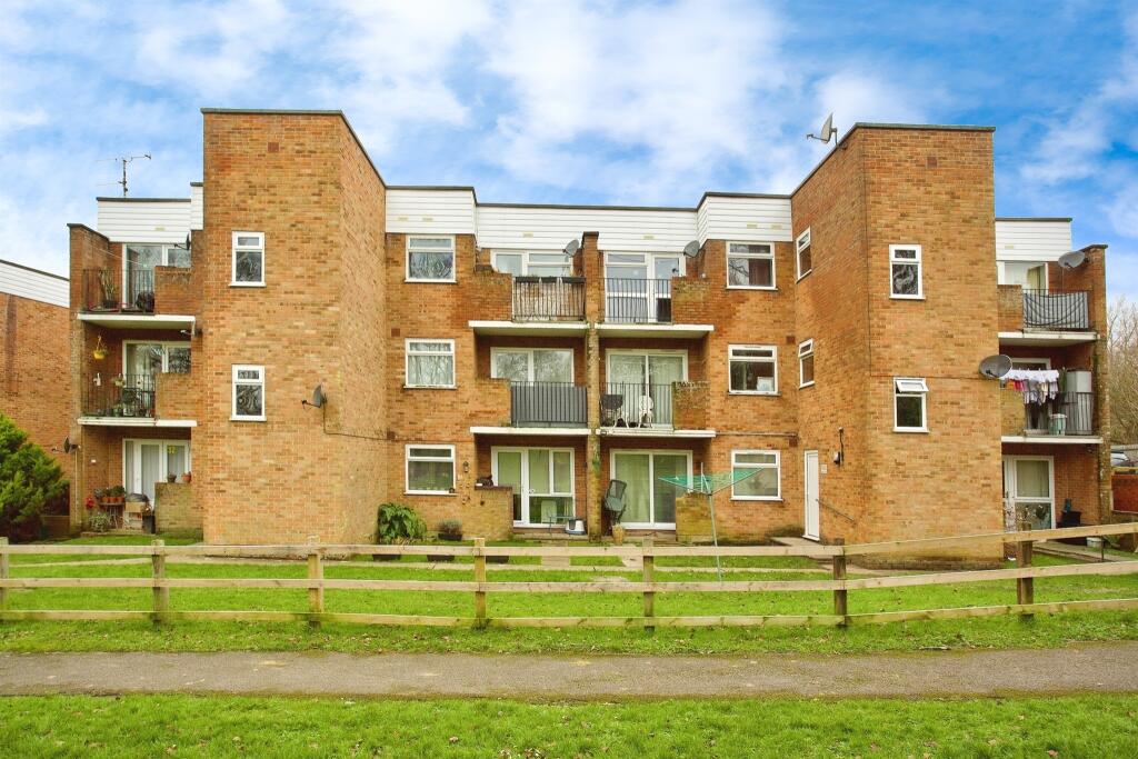 2 bedroom flat for sale in Bracken Crescent, Eastleigh, SO50