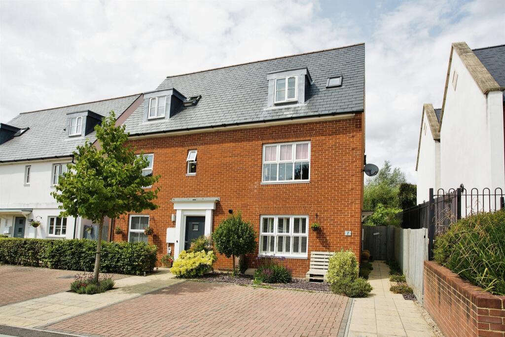 3 bedroom semidetached house for sale in Samuel Mortimer Close