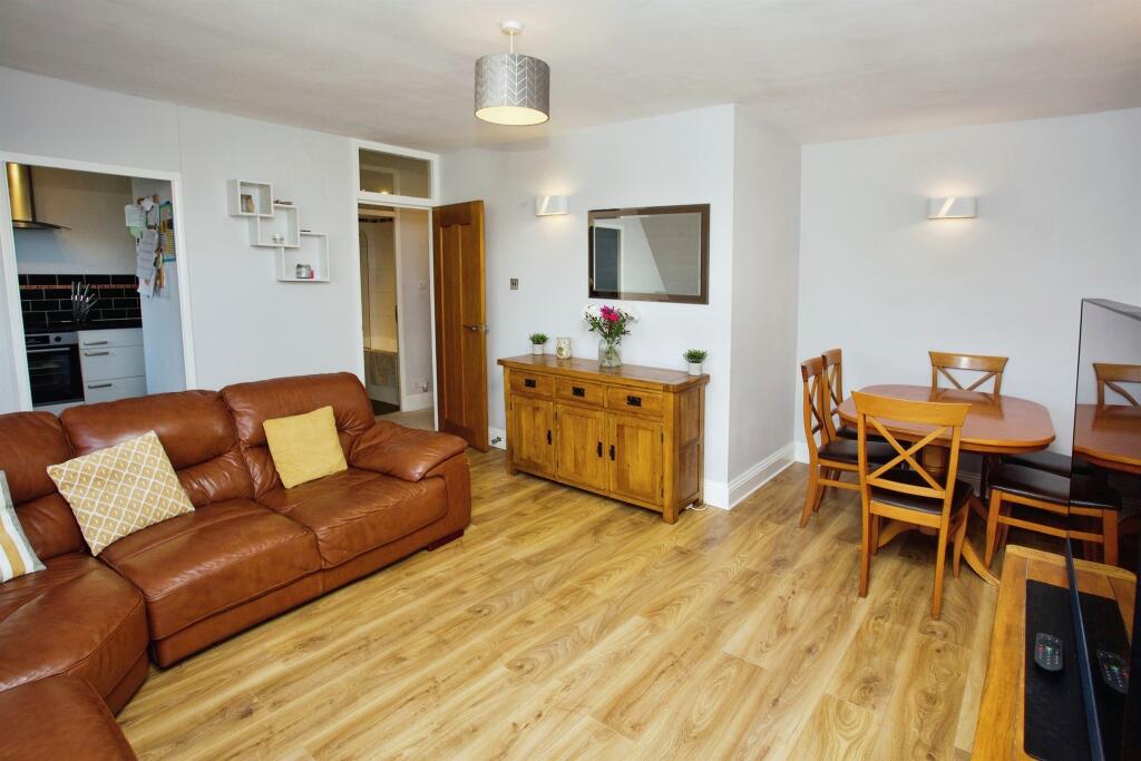 2 bedroom flat for sale in Frogmore, Fareham, PO14