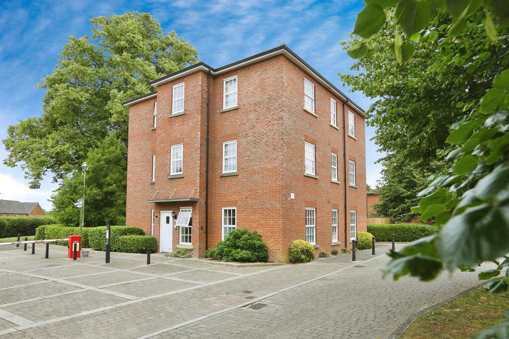 Main image of property: Knowle Avenue, Knowle, Fareham