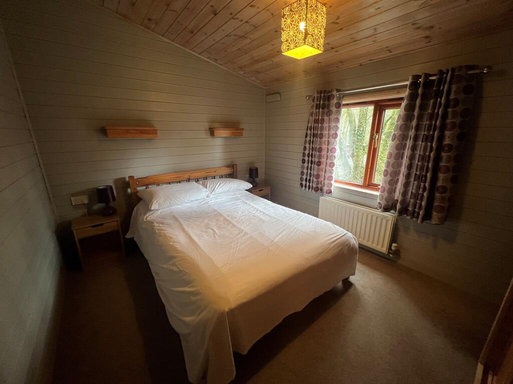 2 bedroom lodge for sale in Sandy Balls, Godshill, Fordingbridge, SP6
