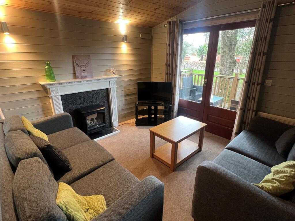 2 bedroom lodge for sale in Sandy Balls, Godshill, Fordingbridge, SP6