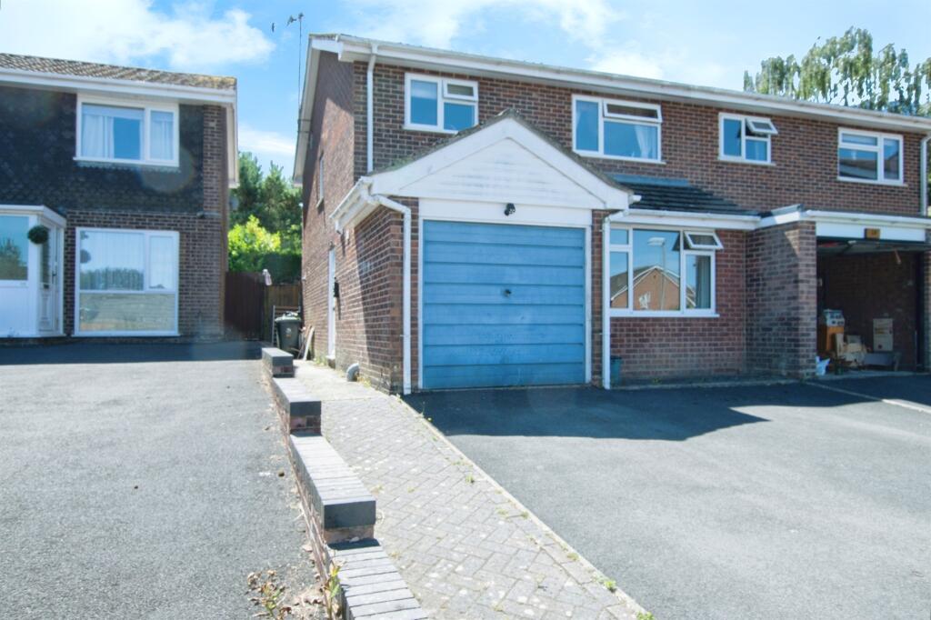 Main image of property: Earlswood Drive, Alderholt, Fordingbridge