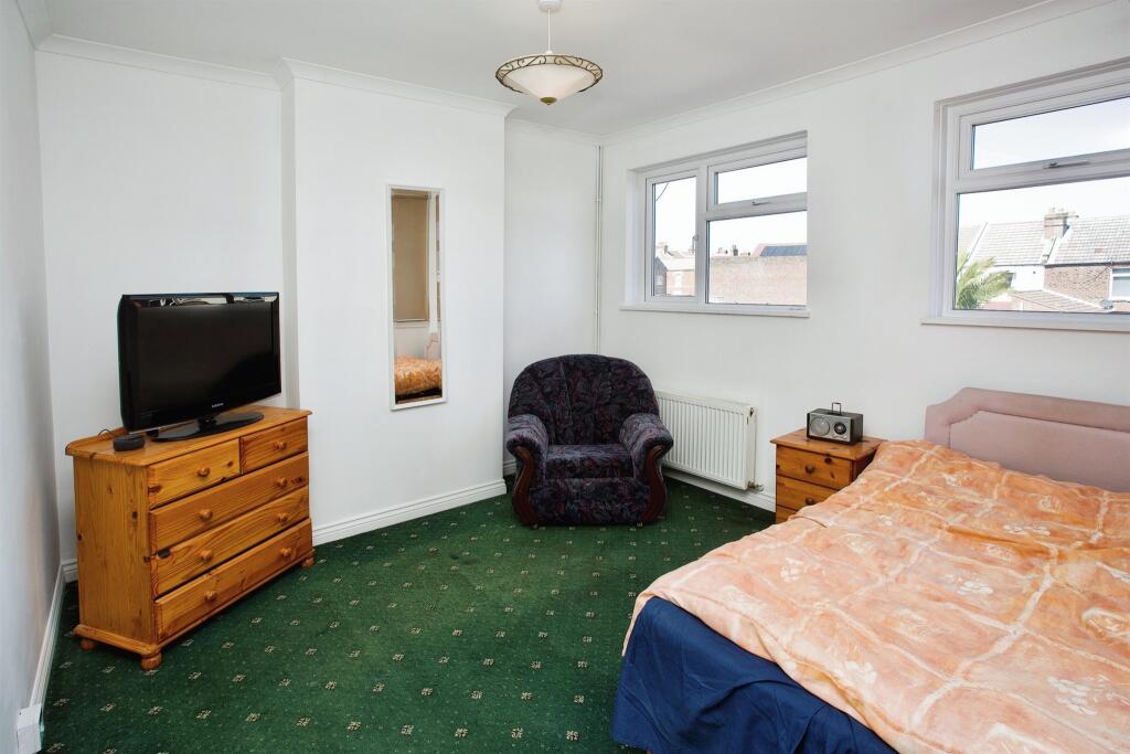 2 bedroom terraced house for sale in Mayfield Road, Gosport, PO12