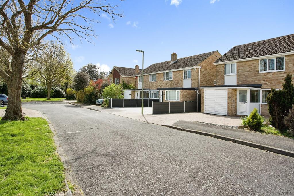 3 bedroom semidetached house for sale in Haselworth Drive, Gosport, PO12