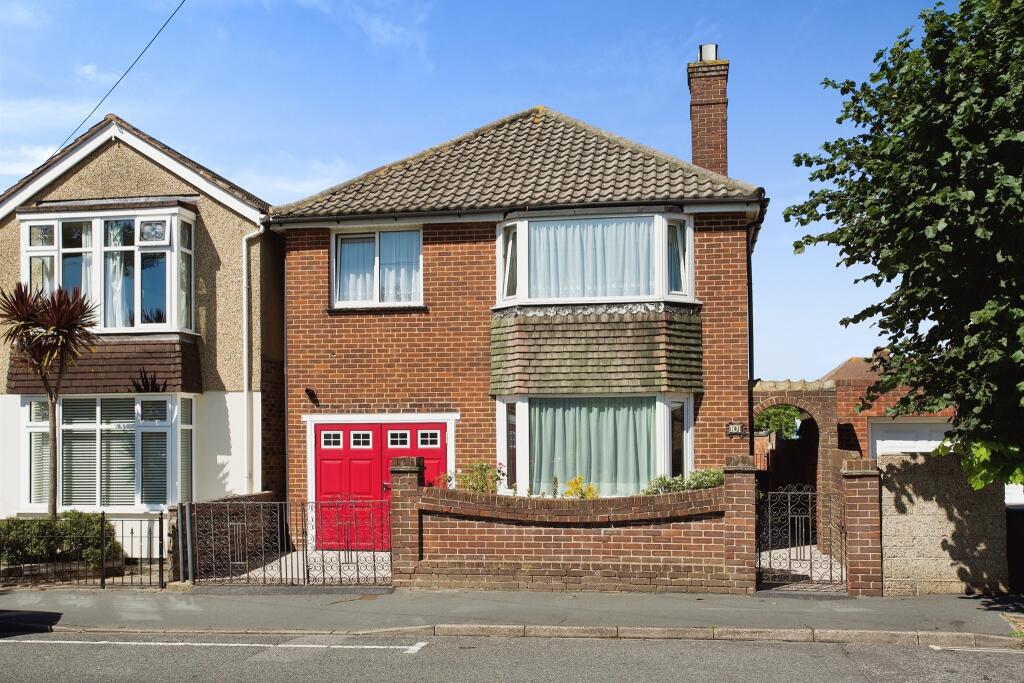 3 bedroom detached house for sale in Grove Road, Gosport, PO12