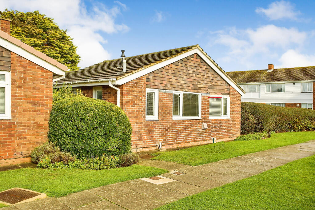 2 bedroom detached bungalow for sale in Cormorant Walk, Gosport, PO13