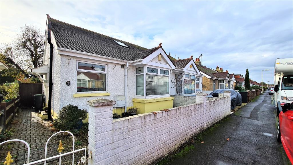 2 bedroom semidetached bungalow for sale in Southcroft Road, Gosport, PO12