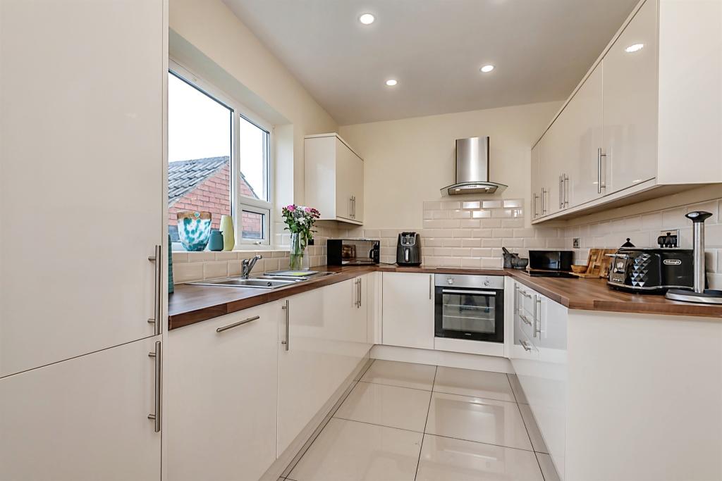 3 bedroom semidetached bungalow for sale in The Rowans, Bramhope