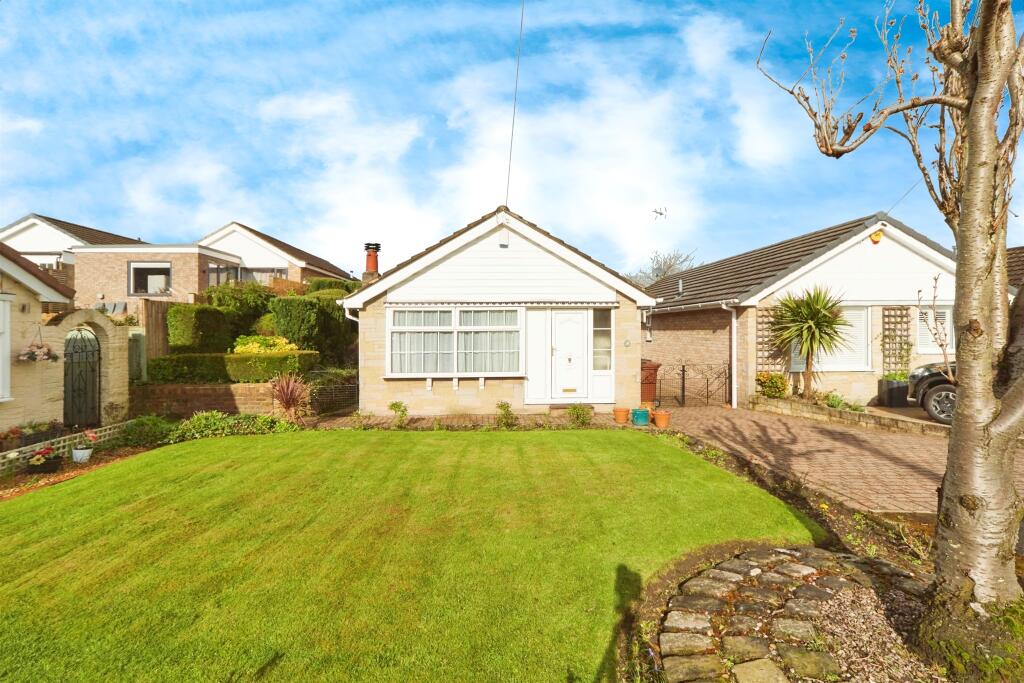 2 bedroom detached bungalow for sale in Stanhope Close, Horsforth, Leeds, LS18