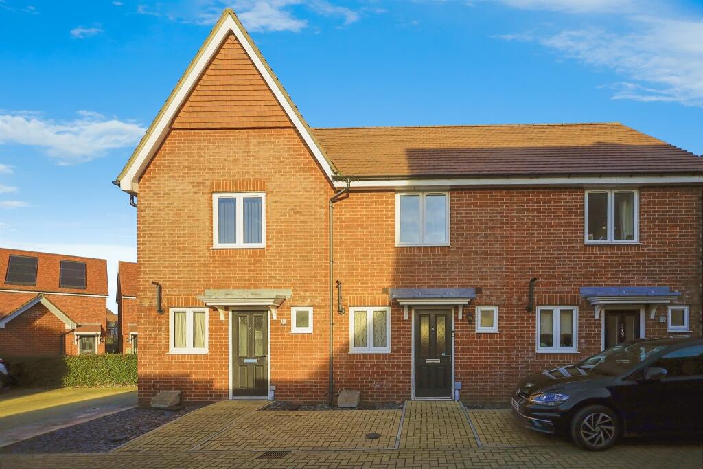 2 bedroom terraced house for sale in Barlow Place, Hailsham, BN27