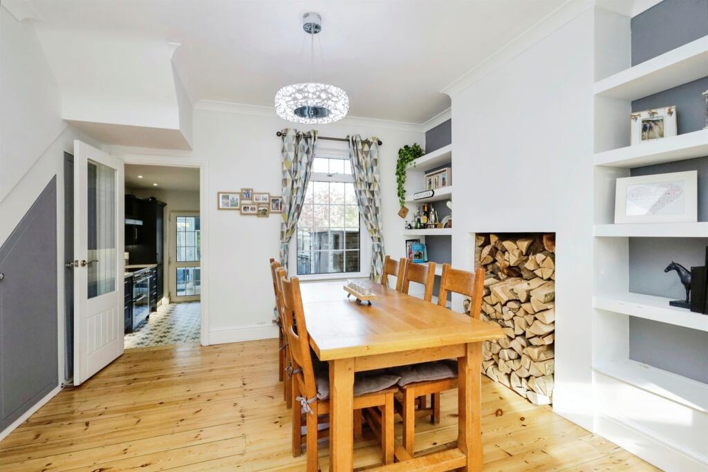 3 bedroom terraced house for sale in London Road, Hailsham, BN27