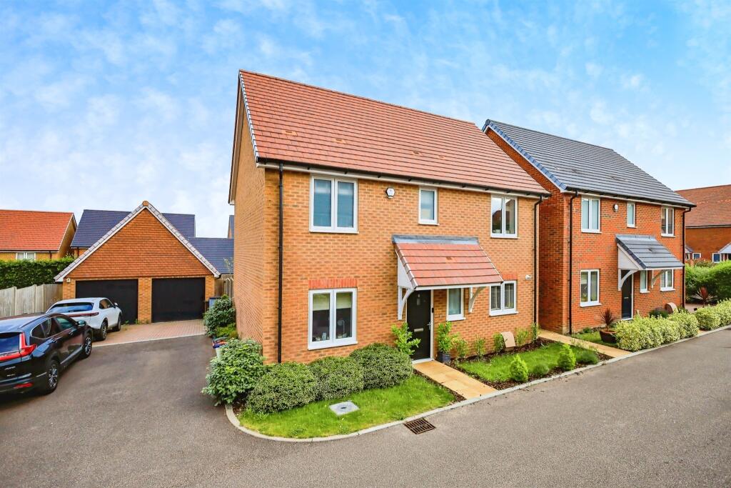 3 bedroom detached house for sale in Spring Close, Horam, Heathfield, TN21