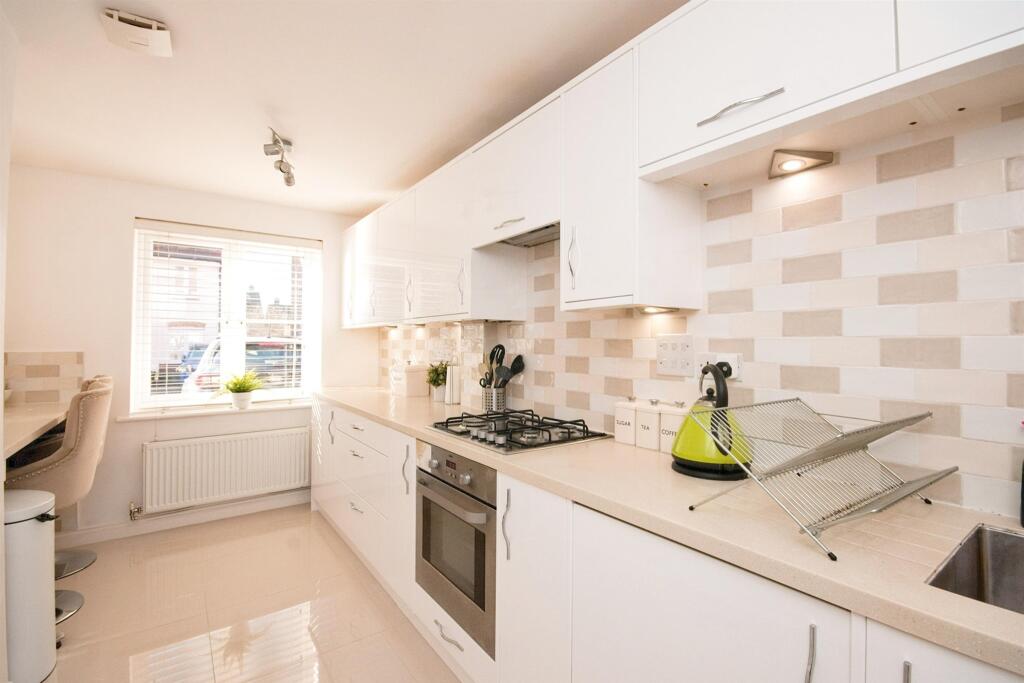 Additional property image - Lundy Walk, Hailsham