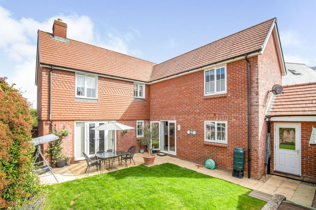 4 bedroom detached house for sale in Hedley Way, Hailsham, BN27