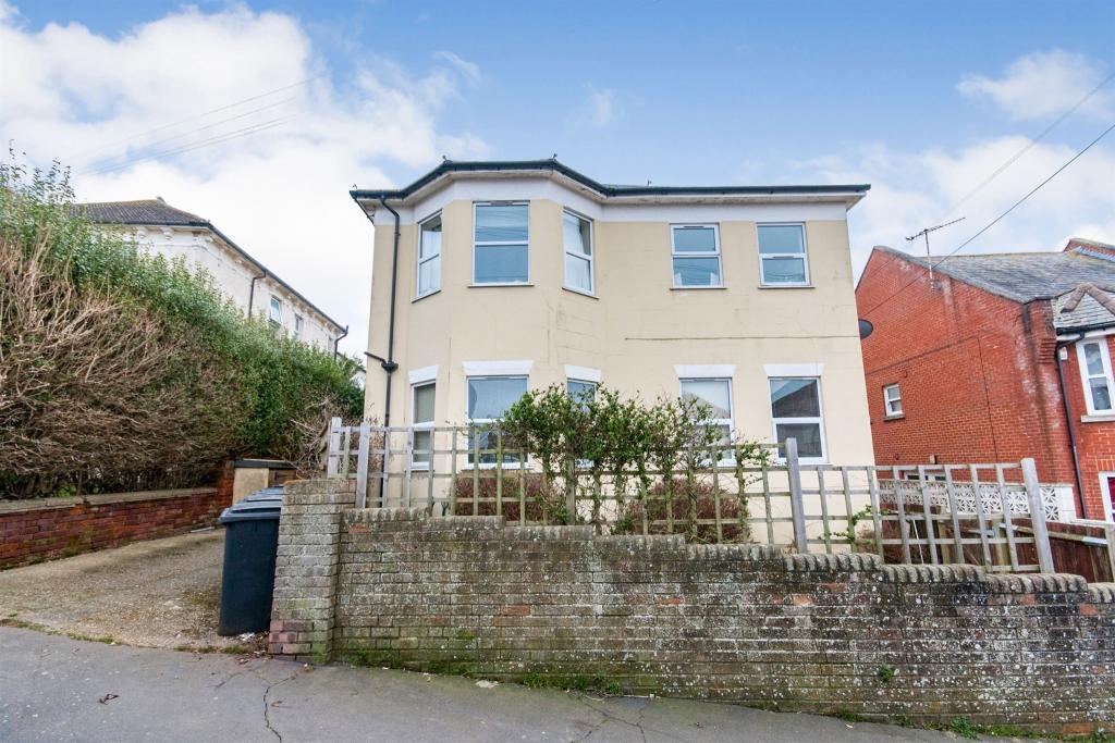2 bedroom flat for sale in Ashburnham Road, Hastings, TN35