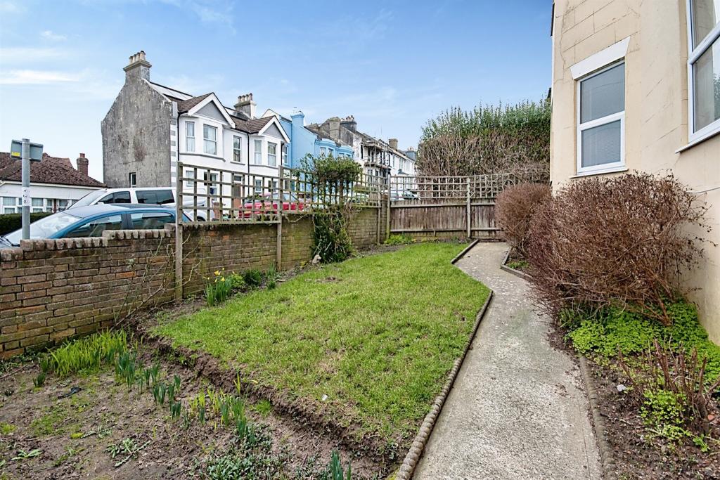 2 bedroom flat for sale in Ashburnham Road, Hastings, TN35