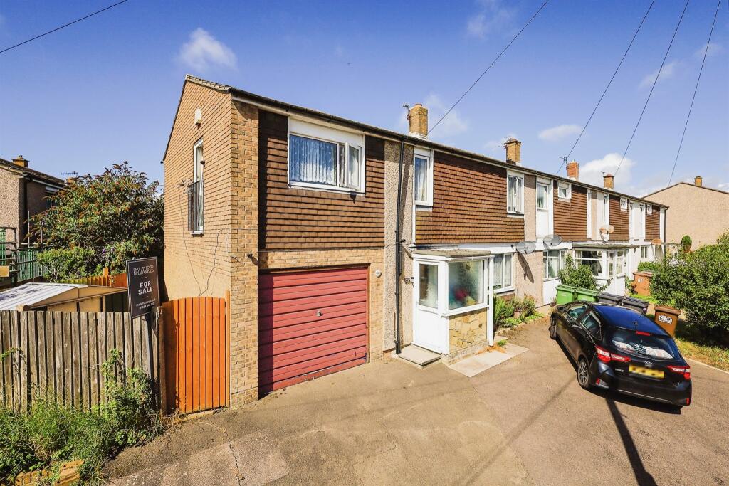 4 bedroom end of terrace house for sale in Harrow Lane, St. LeonardsOn