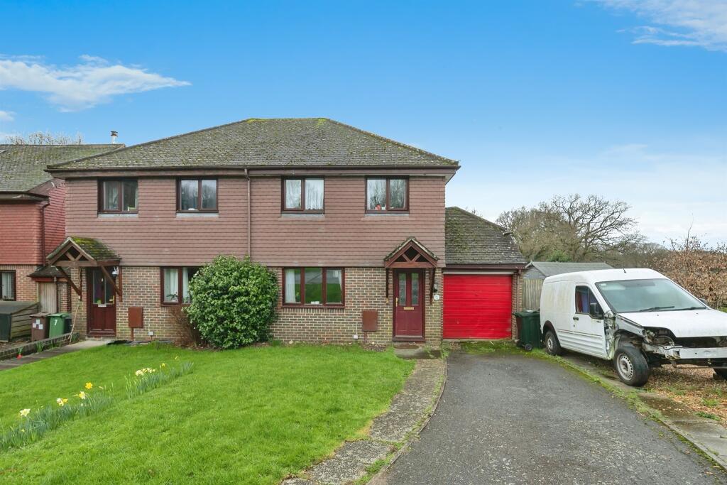 3 bedroom semidetached house for sale in Blacksmiths Field, Bodiam