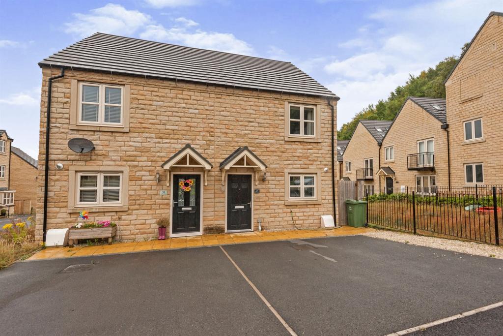 2 bedroom semidetached house for sale in Black Rock Drive, Linthwaite