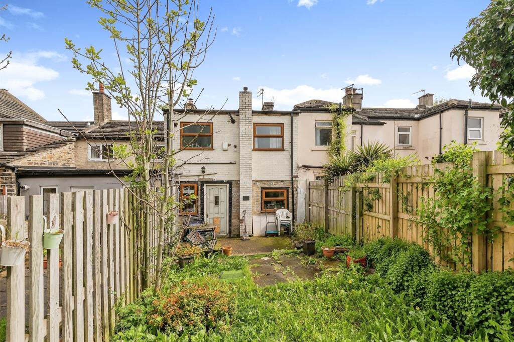 3 bedroom terraced house for sale in Lowerhouses Lane, Longley, Huddersfield, HD5