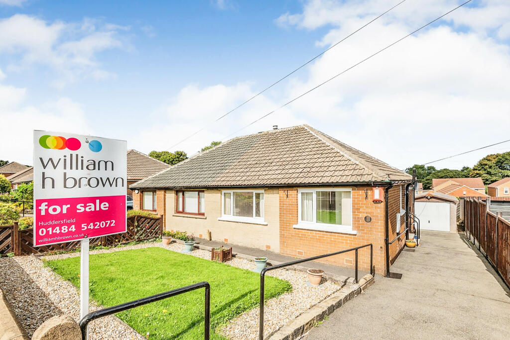 2 bedroom semidetached bungalow for sale in Chiltern Avenue, Lindley
