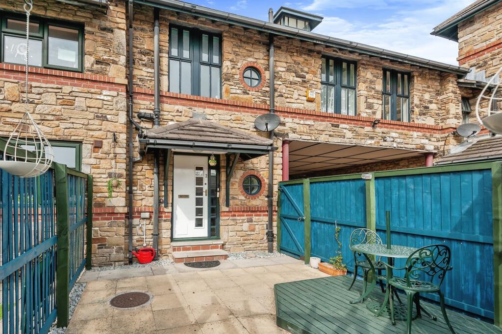 3 bedroom semidetached house for sale in Wellfield Court, Marsh