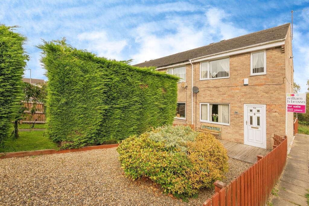 3 bedroom end of terrace house for sale in Howden Close, Cowlersley
