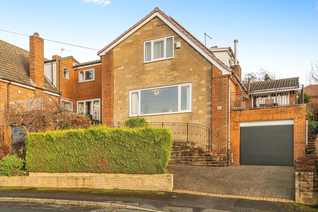 4 bedroom detached house for sale in Fenay Bankside, Lepton