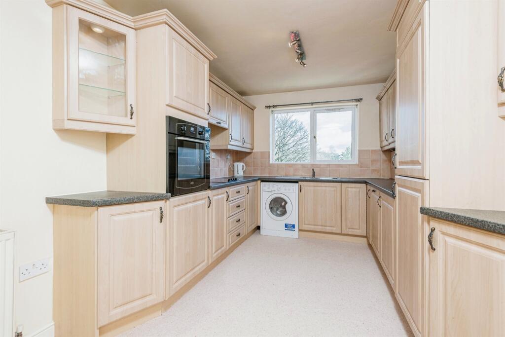 2 bedroom apartment for sale in Laund Road, Salendine Nook