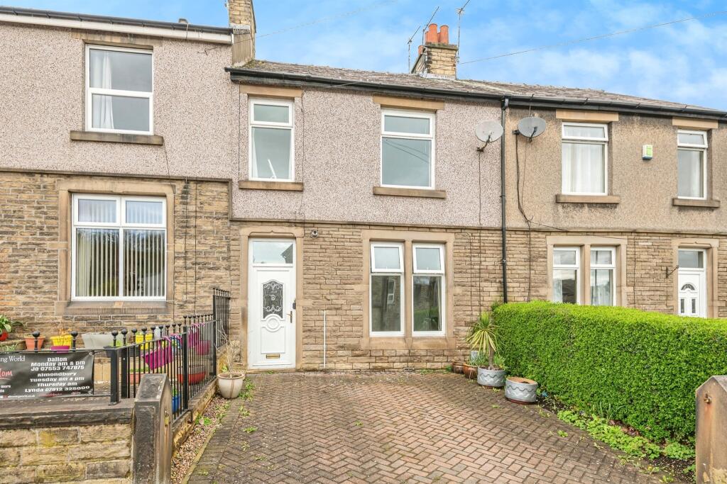 3 bedroom terraced house for sale in Dalton Green Lane, Dalton, Huddersfield, HD5