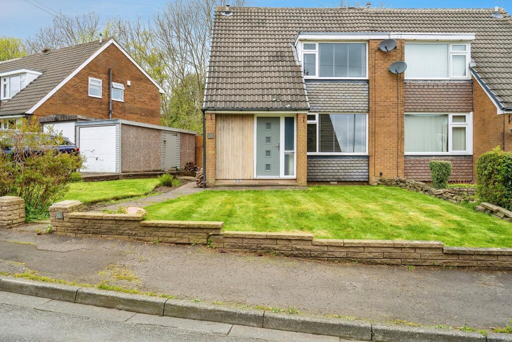 3 bedroom semidetached house for sale in Highcliffe Avenue, Fixby