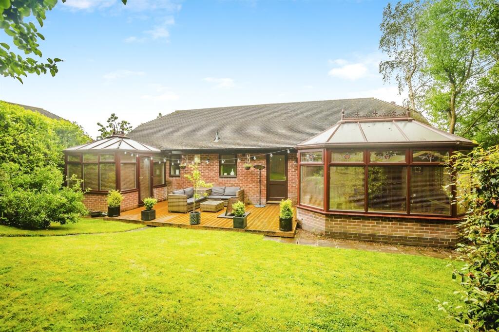 3 bedroom detached house for sale in Ganton Way, Fixby, Huddersfield, HD2