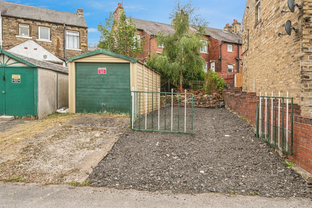 Main image of property: Grisedale Avenue, HUDDERSFIELD