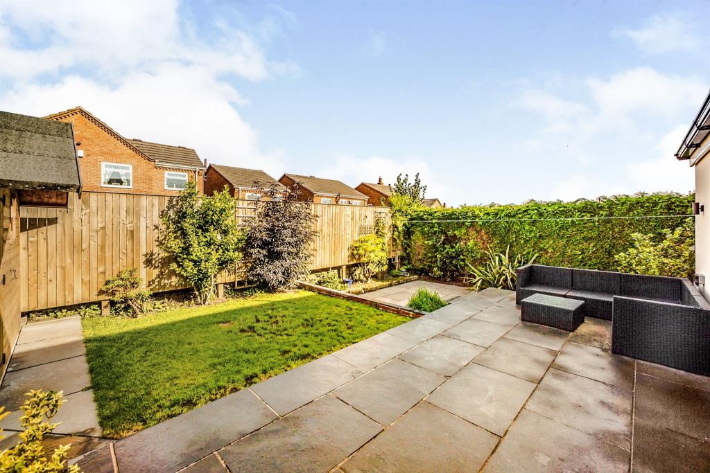 2 bedroom semidetached bungalow for sale in Stratford Close, Golcar