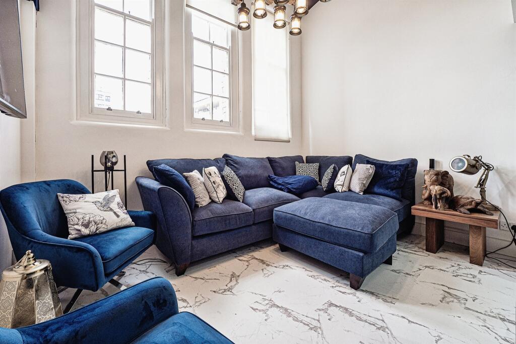 2 bedroom apartment for sale in Lowgate, Hull, HU1