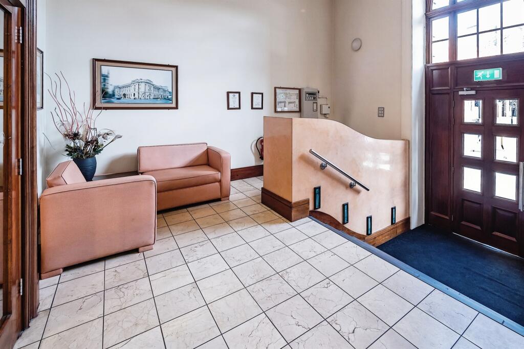 2 bedroom apartment for sale in Lowgate, Hull, HU1