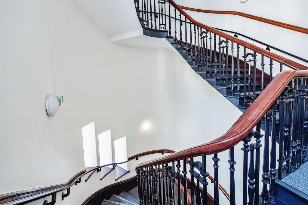 2 bedroom apartment for sale in Lowgate, Hull, HU1