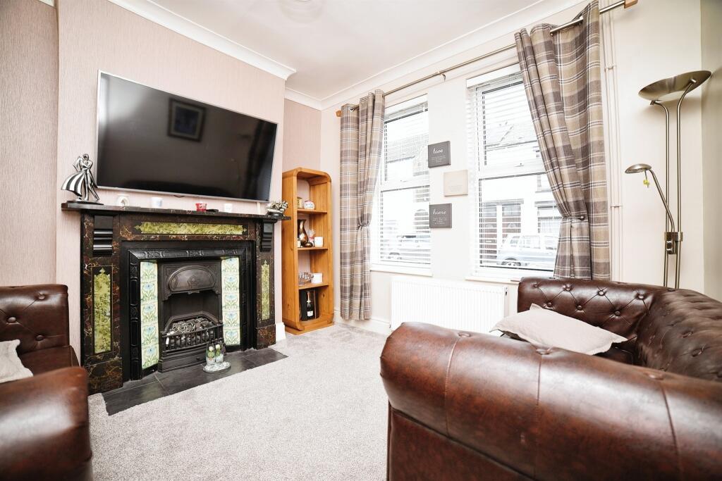 2 bedroom terraced house for sale in Folkestone Street, Hull, HU5