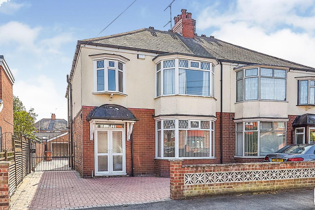 4 bedroom semidetached house for sale in Silverdale Road, Hull, HU6