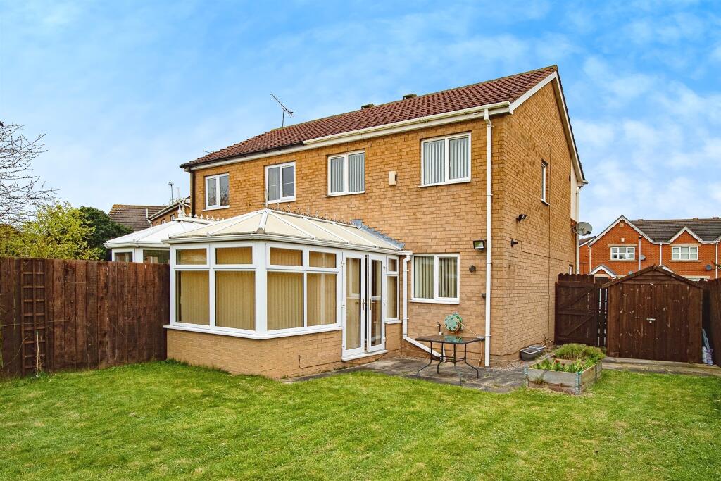 3 bedroom semi-detached house for sale in Navigation Way, Hull, HU9