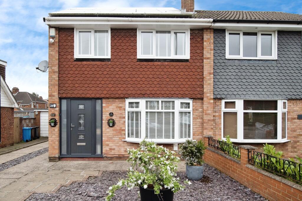 3 bedroom semi-detached house for sale in Highfield Close, Sutton-On-Hull, Hull, HU7