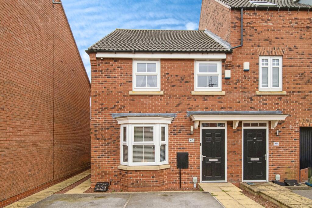 3 bedroom end of terrace house for sale in Greenwich Park, Kingswood, Hull, HU7