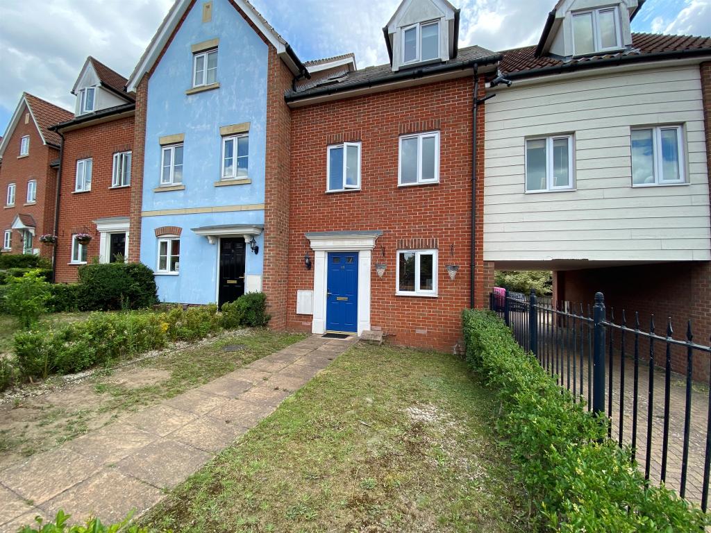 3 bedroom town house for sale in Coral Drive, Ipswich, IP1