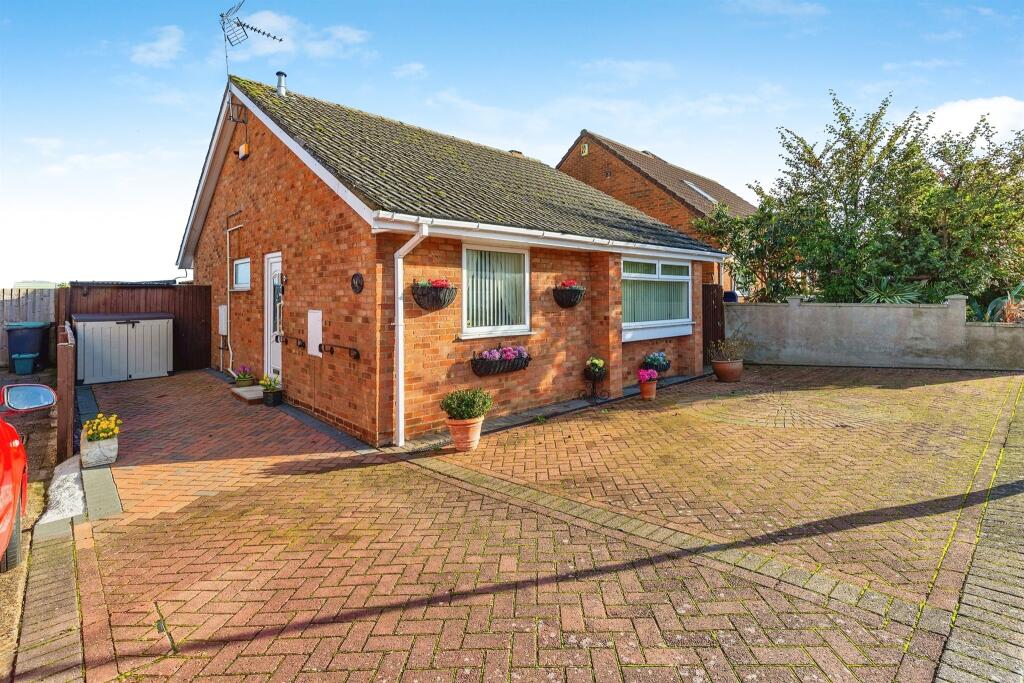 2 bedroom detached bungalow for sale in Alledge Drive, Woodford