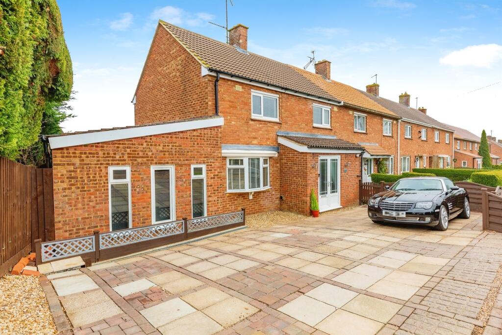 4 bedroom end of terrace house for sale in Orlingbury Road, Pytchley