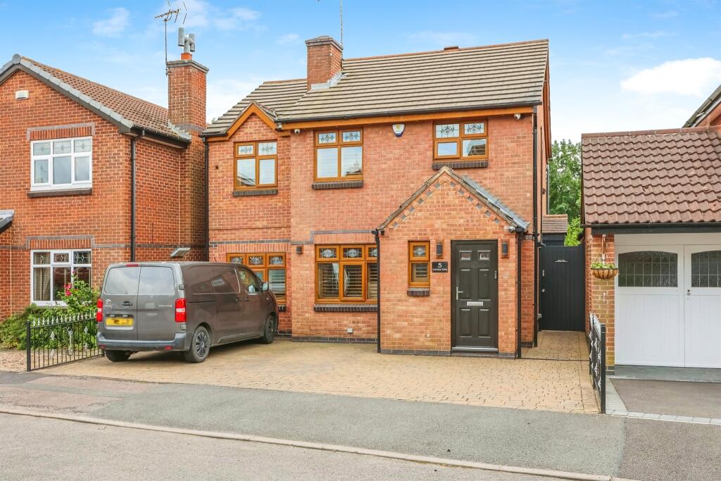 4 bedroom detached house for sale in Cheriton Drive, Ilkeston, DE7