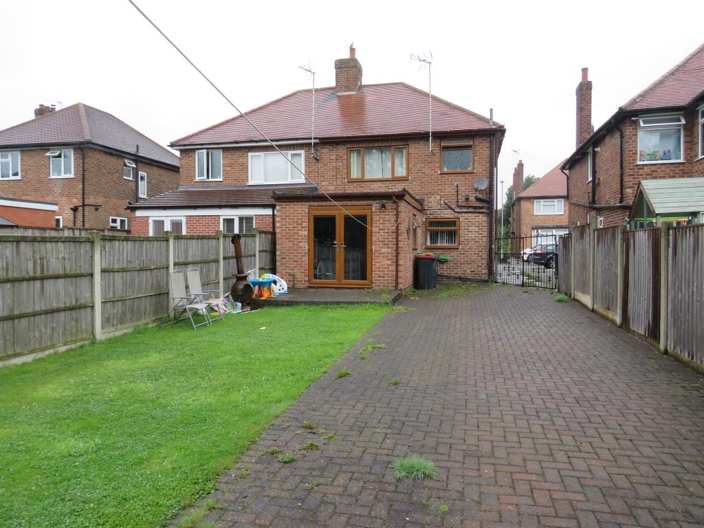 3 bedroom semidetached house for sale in Broxtowe Drive, Hucknall