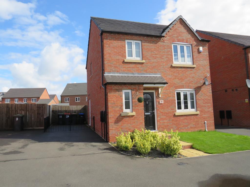 3 bedroom detached house for sale in Vicarage Drive, Kirkby In Ashfield