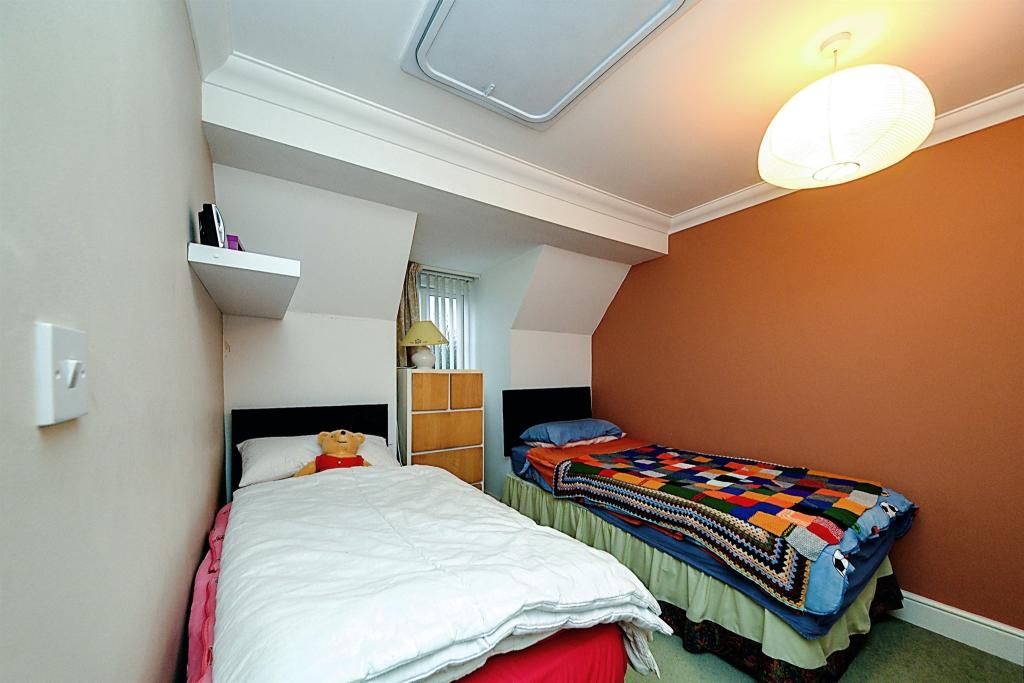 5 bedroom detached house for sale in Blackthorn Road, South Wootton